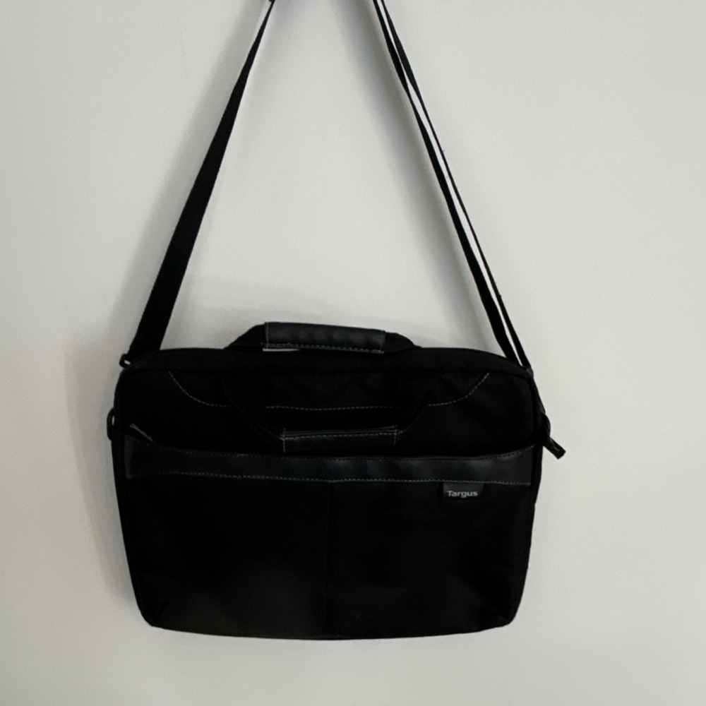 Targus Black Nylon Shoulder Laptop Bag for 15" Universal Padded‎ Partitions